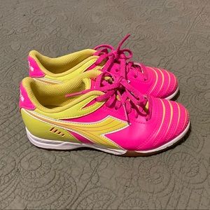 Girls Diadora indoor soccer shoes size 1